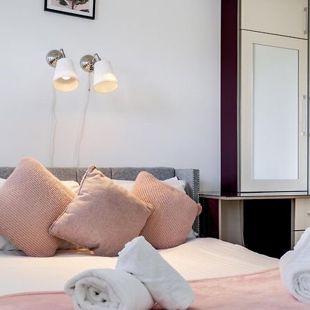 Foxherne 5Bdr 3Ba Serviced House With Parking - Slough By 360Stays Luaran gambar