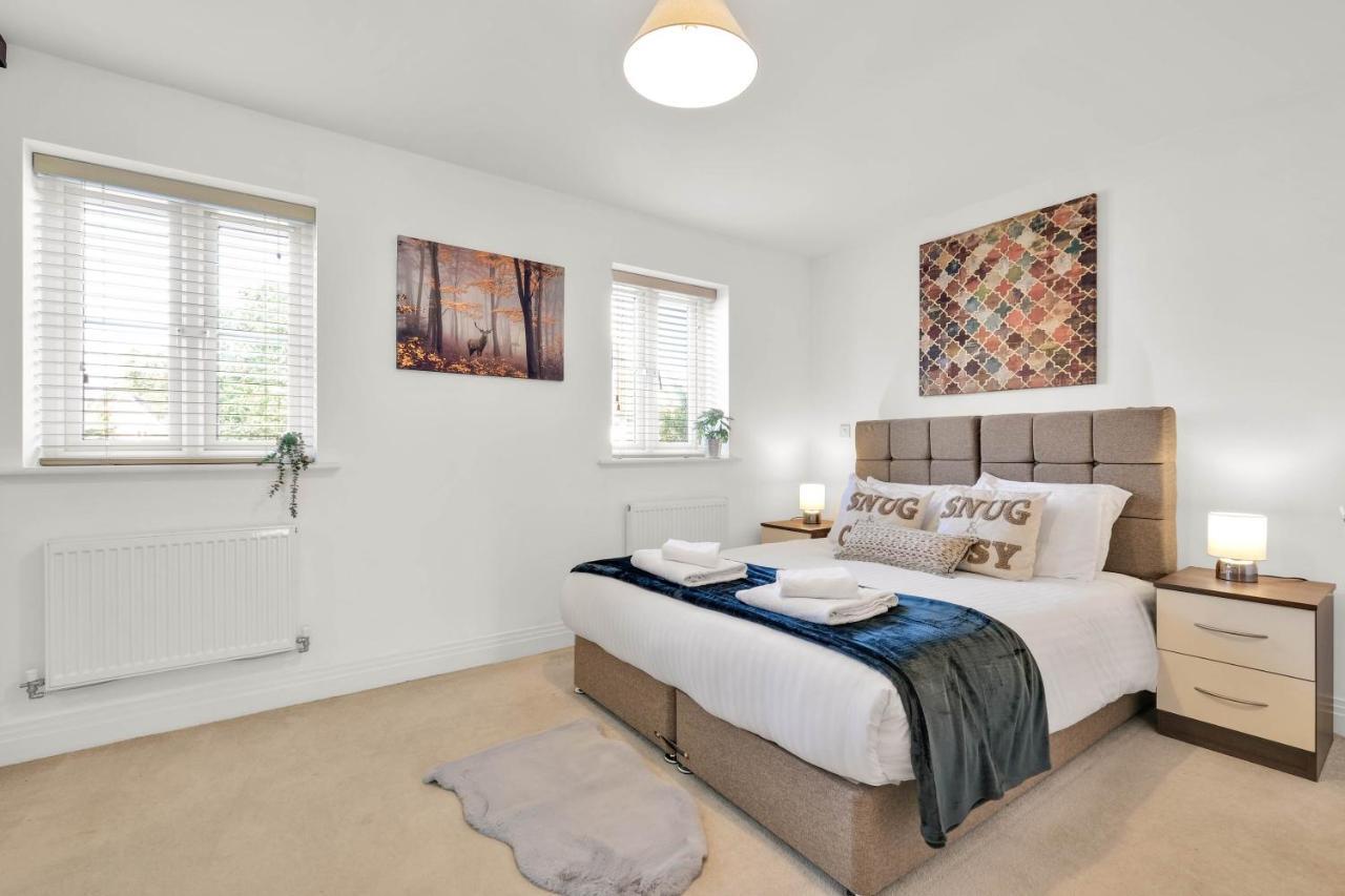 Foxherne 5Bdr 3Ba Serviced House With Parking - Slough By 360Stays Luaran gambar