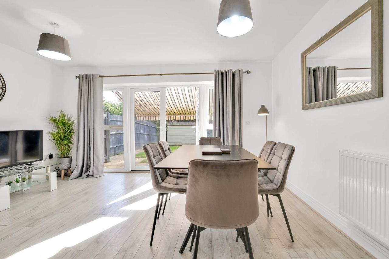 Foxherne 5Bdr 3Ba Serviced House With Parking - Slough By 360Stays Luaran gambar