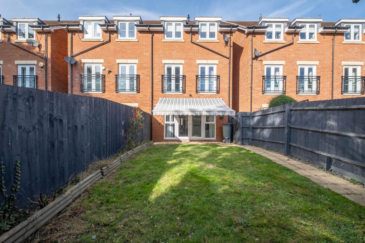 Foxherne 5Bdr 3Ba Serviced House With Parking - Slough By 360Stays Luaran gambar