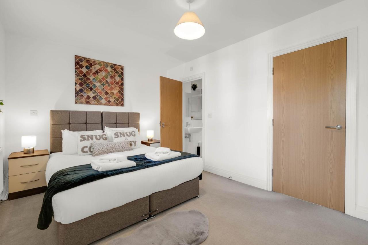 Foxherne 5Bdr 3Ba Serviced House With Parking - Slough By 360Stays Luaran gambar