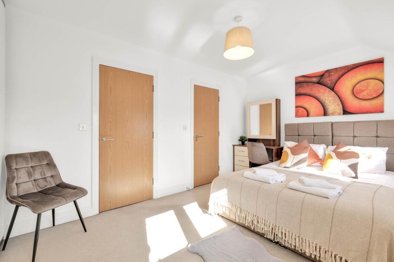 Foxherne 5Bdr 3Ba Serviced House With Parking - Slough By 360Stays Luaran gambar