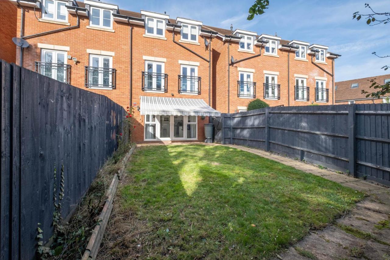 Foxherne 5Bdr 3Ba Serviced House With Parking - Slough By 360Stays Luaran gambar