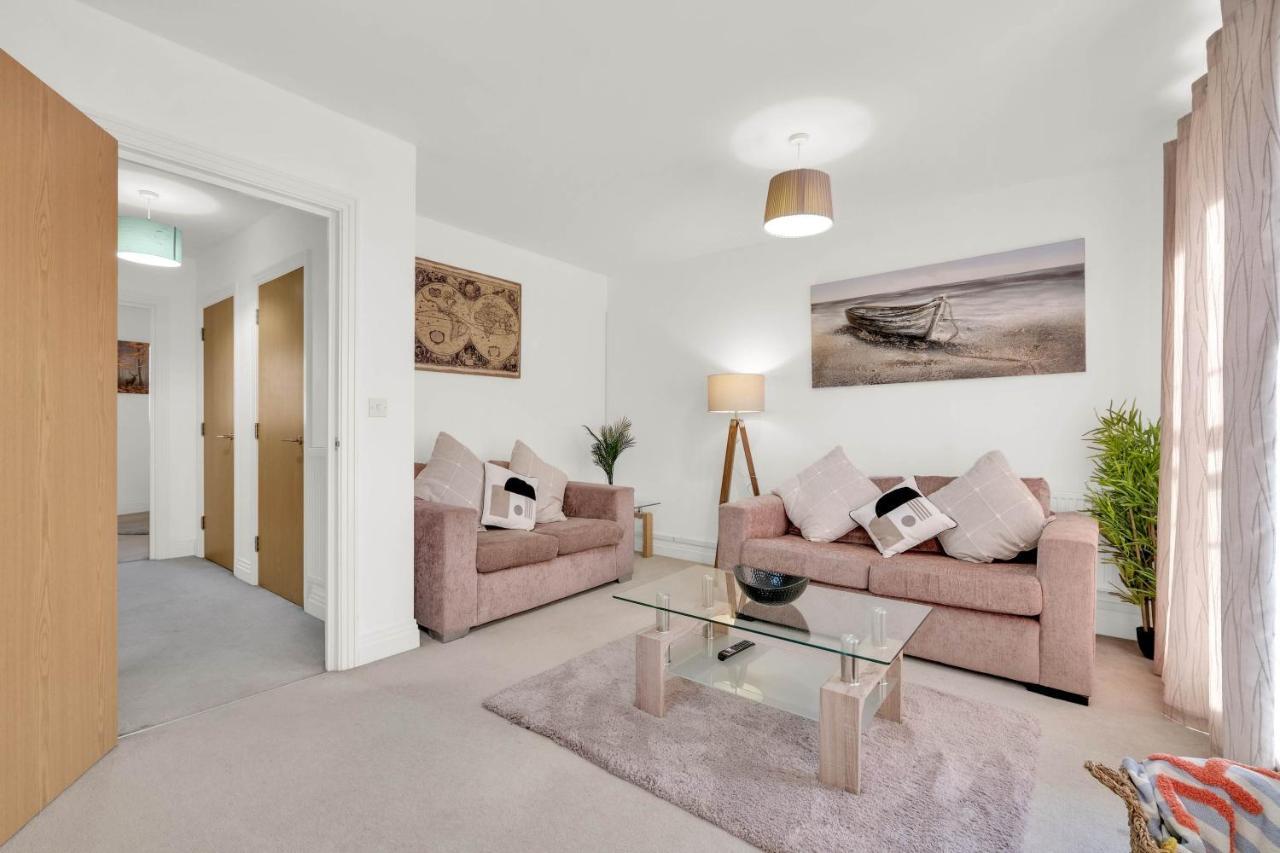 Foxherne 5Bdr 3Ba Serviced House With Parking - Slough By 360Stays Luaran gambar