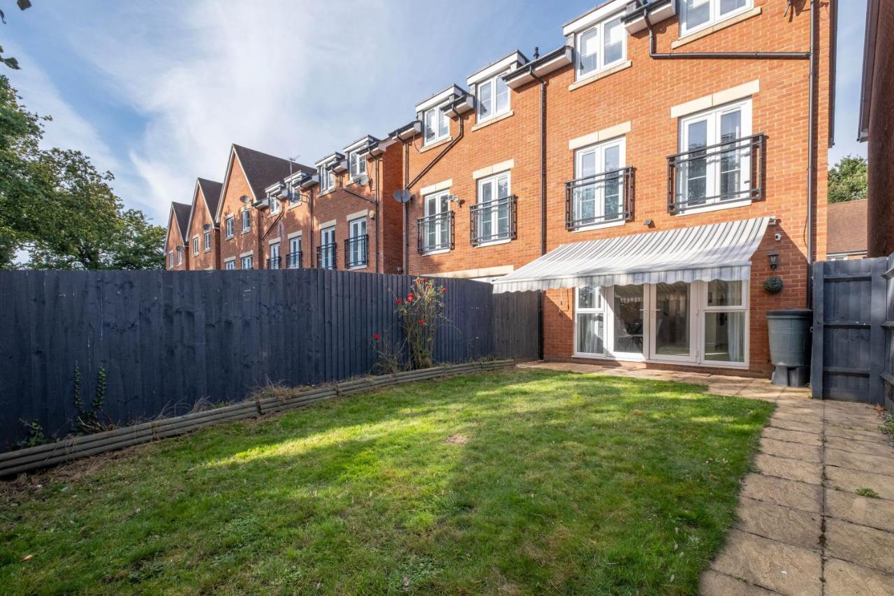 Foxherne 5Bdr 3Ba Serviced House With Parking - Slough By 360Stays Luaran gambar