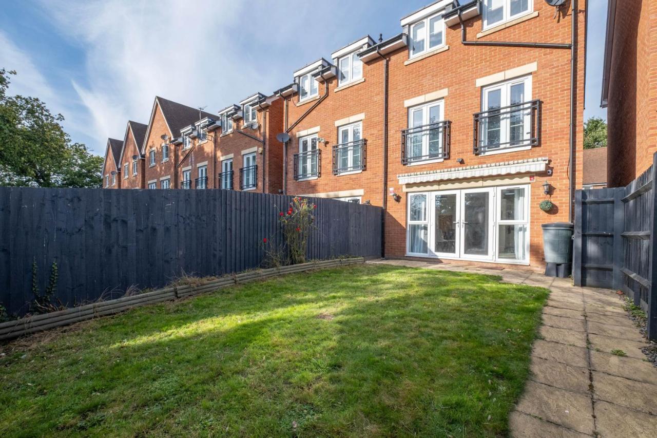 Foxherne 5Bdr 3Ba Serviced House With Parking - Slough By 360Stays Luaran gambar