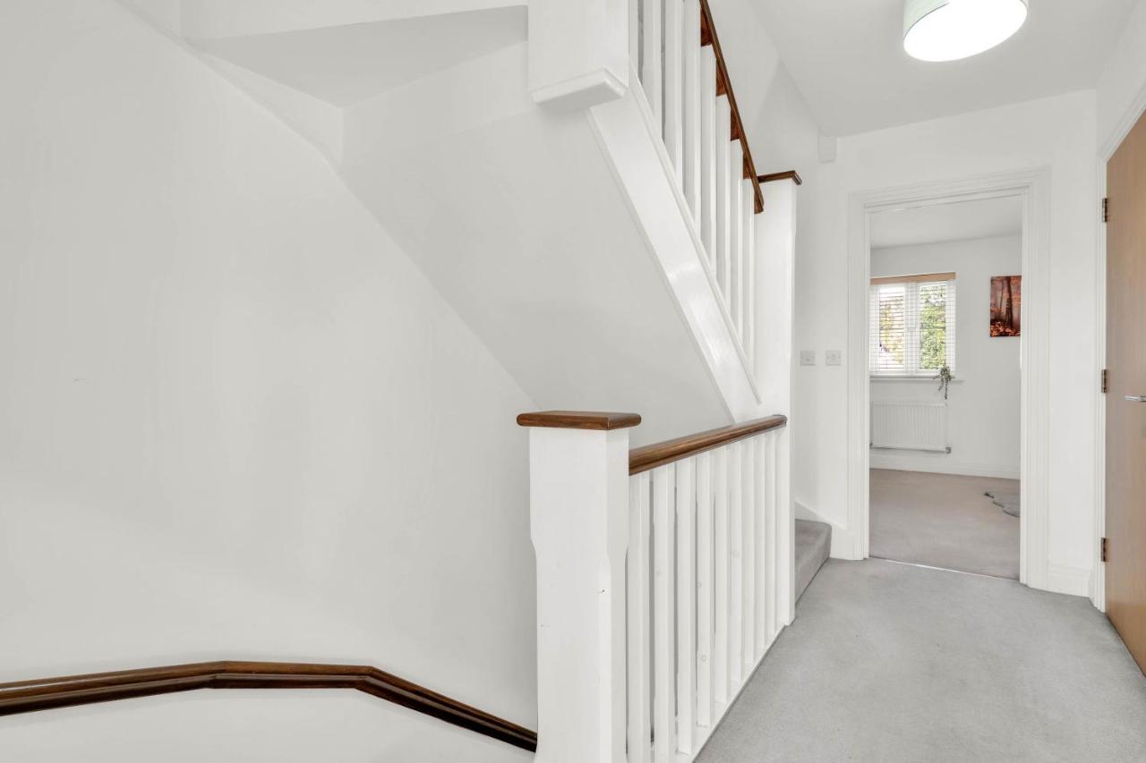 Foxherne 5Bdr 3Ba Serviced House With Parking - Slough By 360Stays Luaran gambar