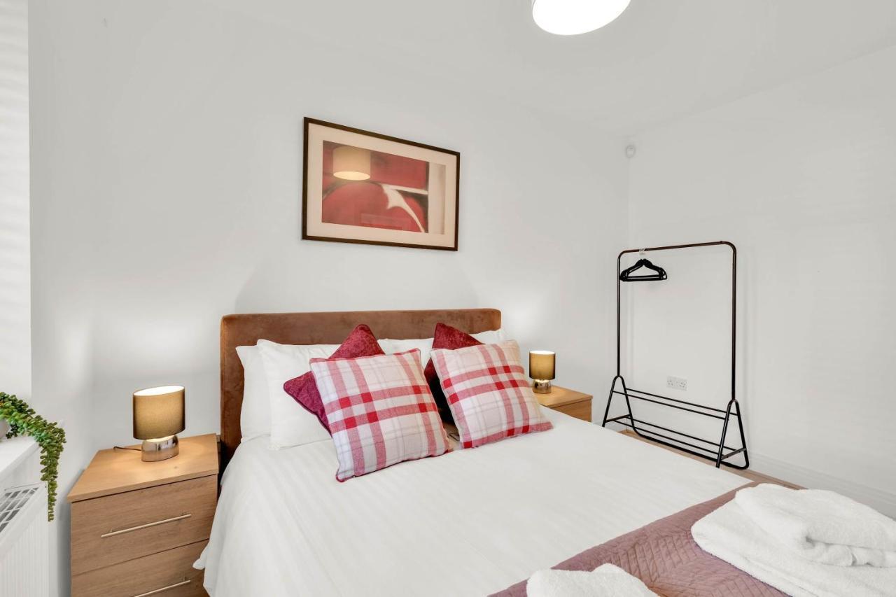 Foxherne 5Bdr 3Ba Serviced House With Parking - Slough By 360Stays Luaran gambar