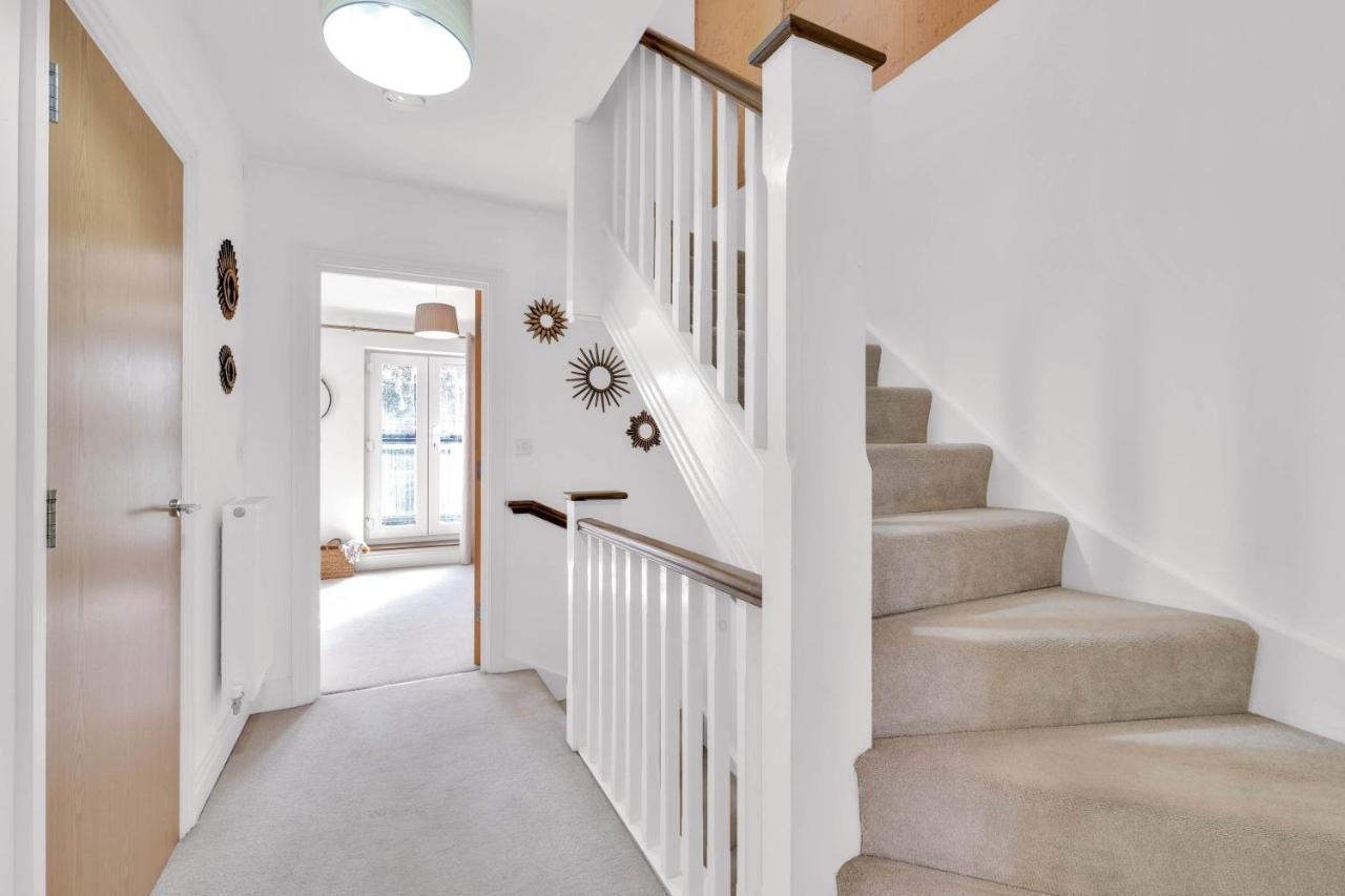 Foxherne 5Bdr 3Ba Serviced House With Parking - Slough By 360Stays Luaran gambar