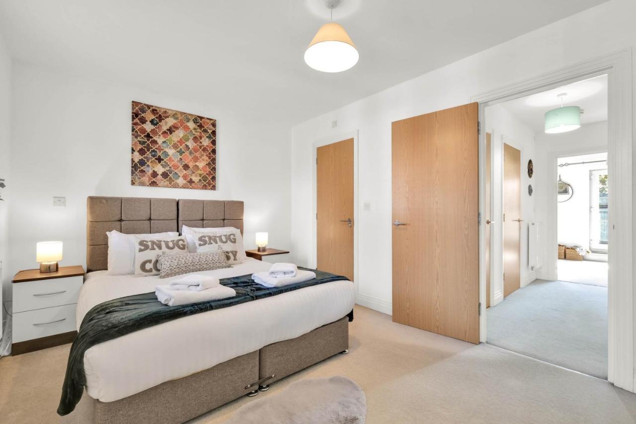 Foxherne 5Bdr 3Ba Serviced House With Parking - Slough By 360Stays Luaran gambar