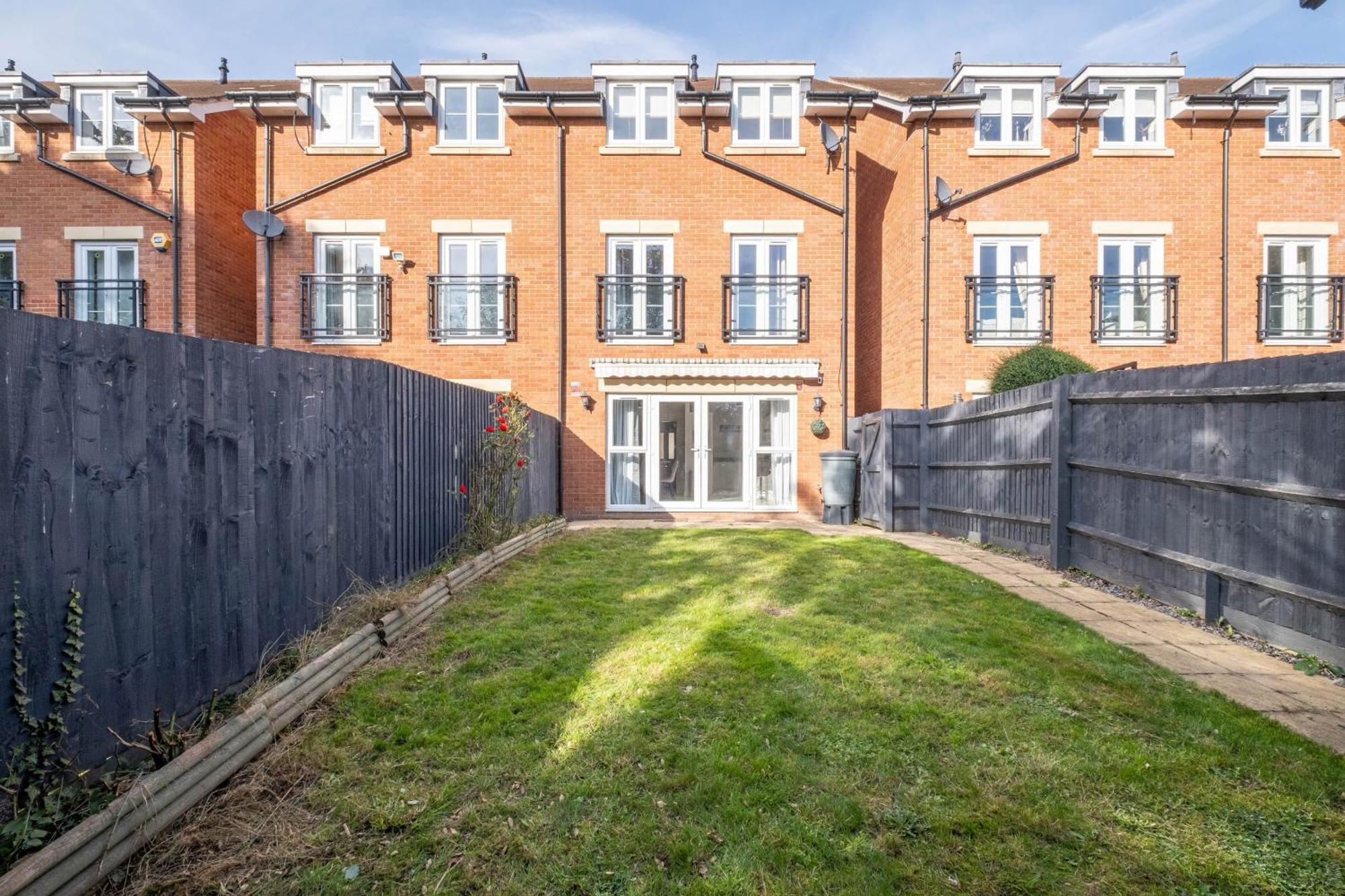 Foxherne 5Bdr 3Ba Serviced House With Parking - Slough By 360Stays Luaran gambar
