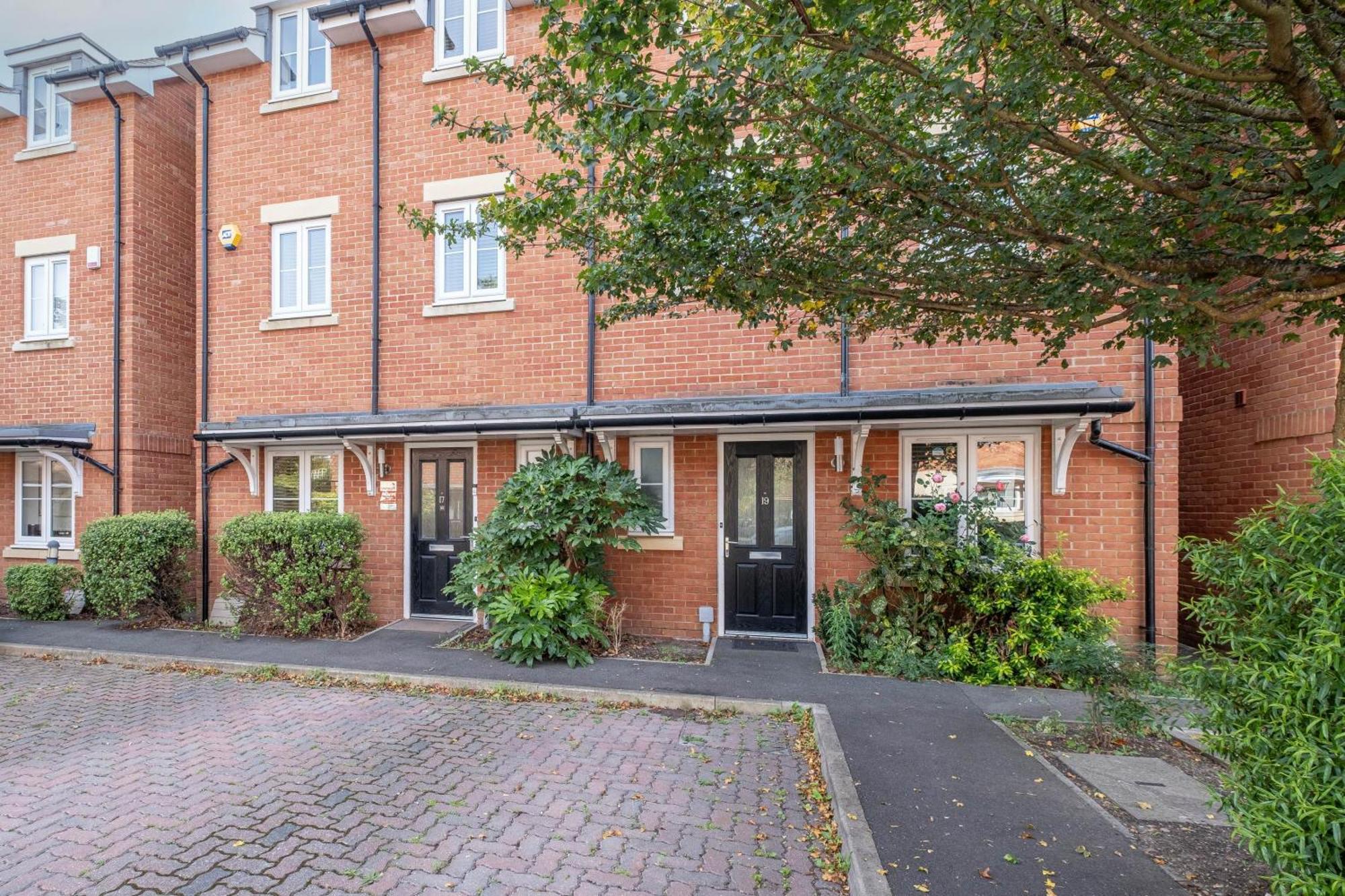 Foxherne 5Bdr 3Ba Serviced House With Parking - Slough By 360Stays Luaran gambar