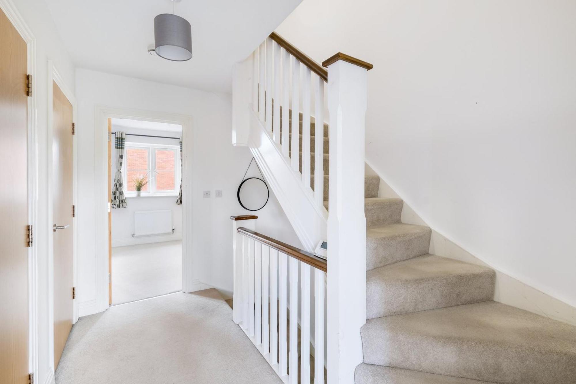 Foxherne 5Bdr 3Ba Serviced House With Parking - Slough By 360Stays Luaran gambar
