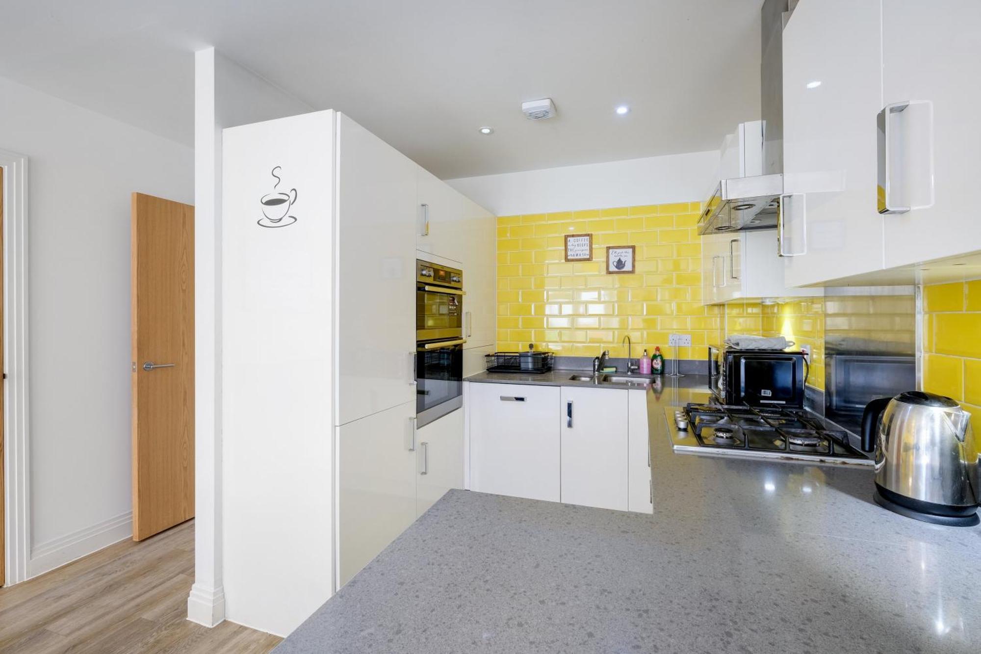 Foxherne 5Bdr 3Ba Serviced House With Parking - Slough By 360Stays Luaran gambar