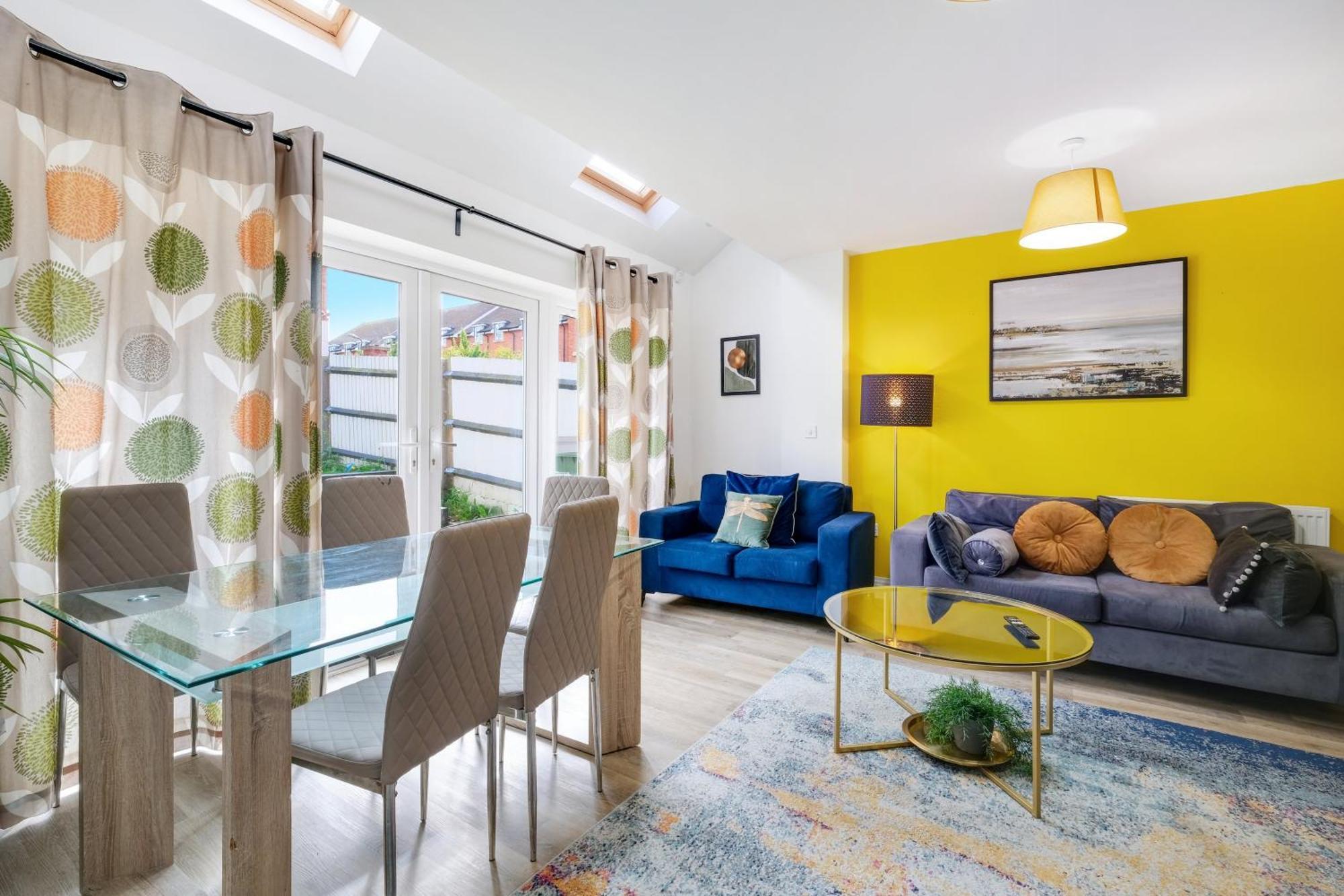 Foxherne 5Bdr 3Ba Serviced House With Parking - Slough By 360Stays Luaran gambar