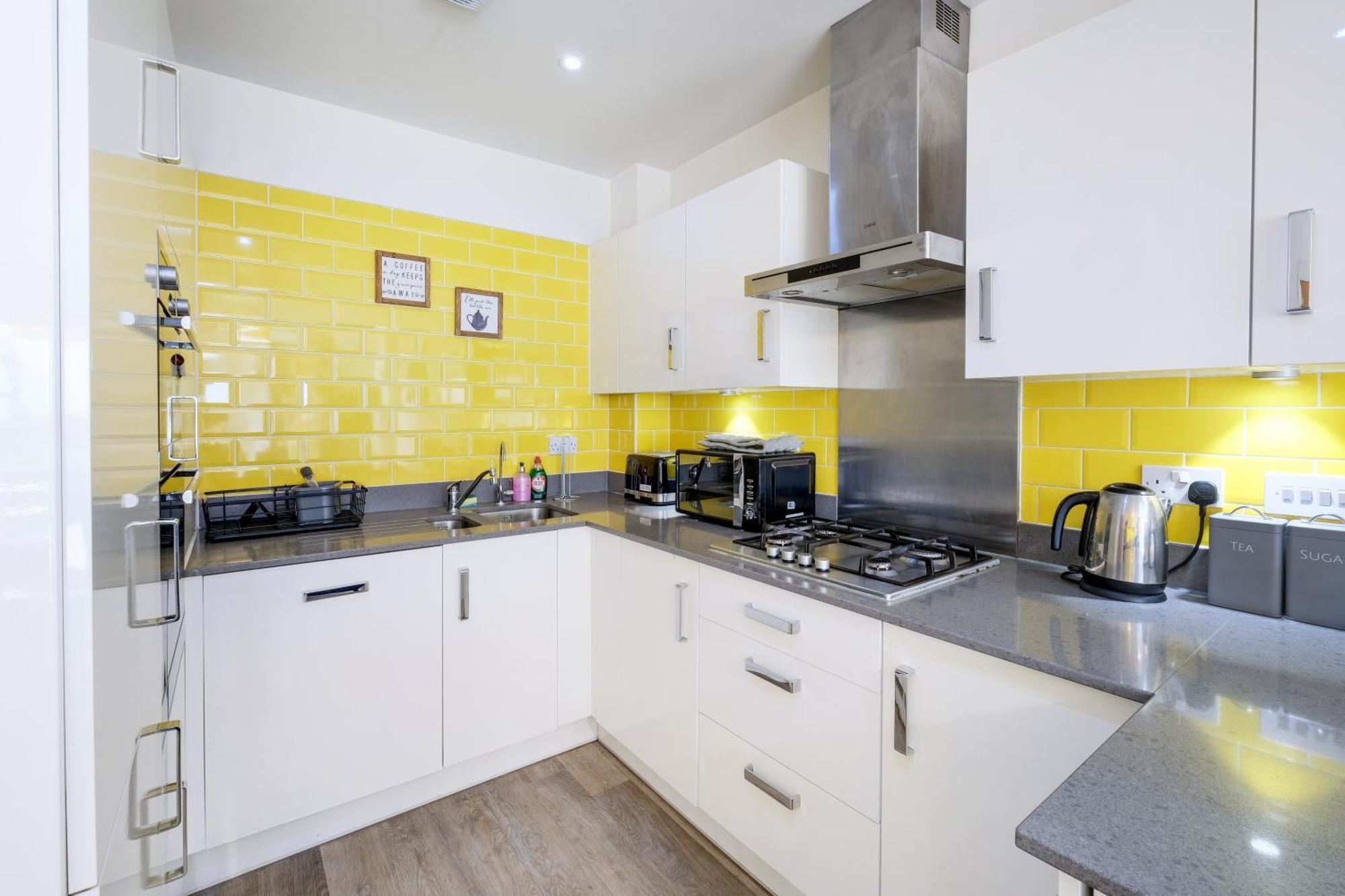 Foxherne 5Bdr 3Ba Serviced House With Parking - Slough By 360Stays Luaran gambar