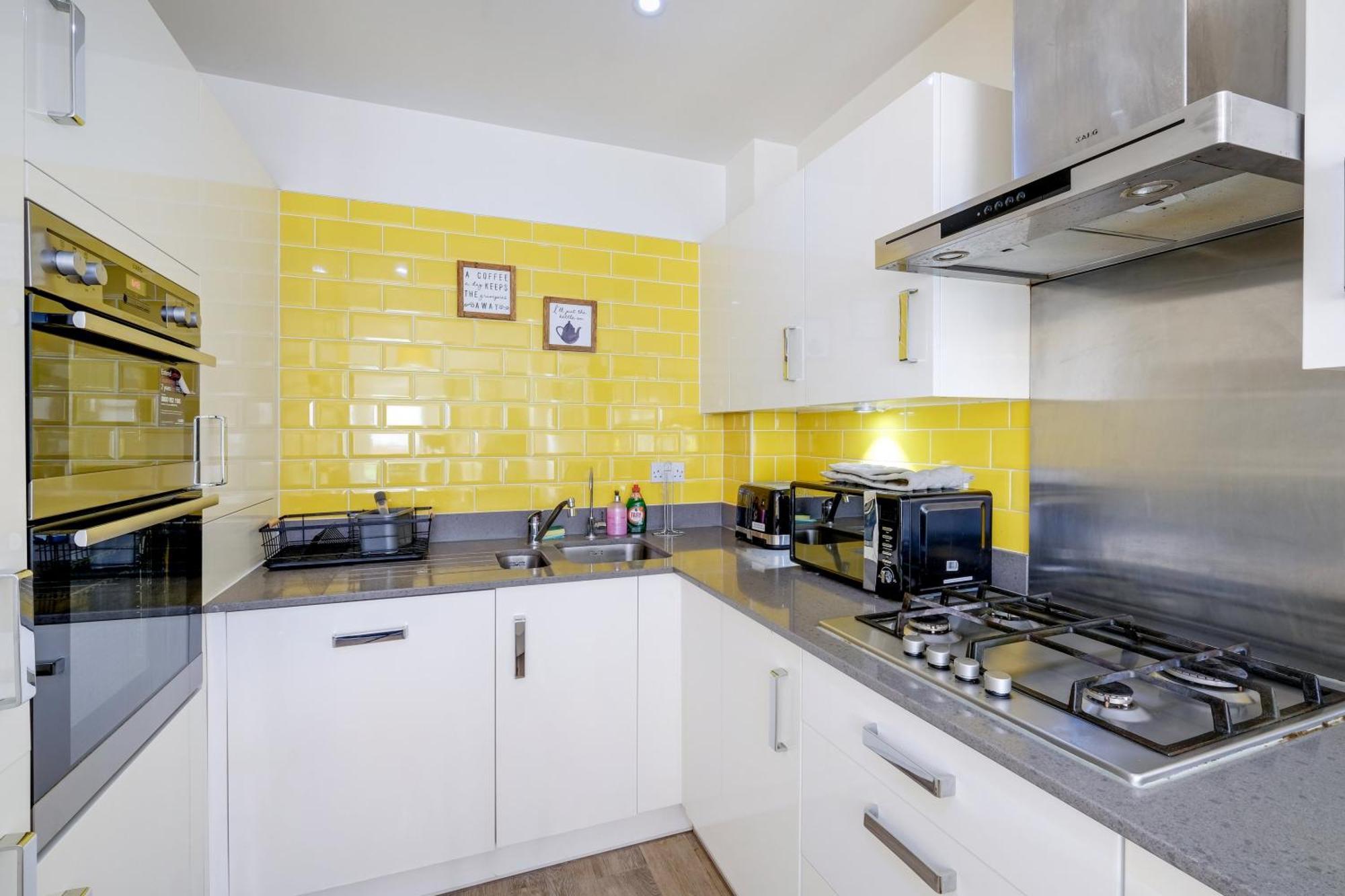Foxherne 5Bdr 3Ba Serviced House With Parking - Slough By 360Stays Luaran gambar