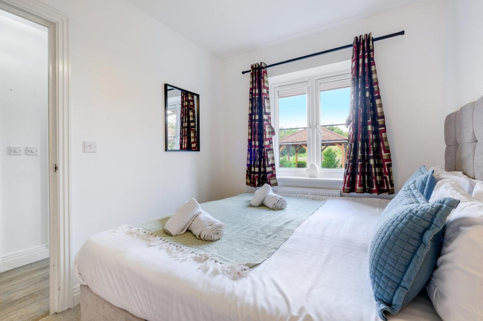 Foxherne 5Bdr 3Ba Serviced House With Parking - Slough By 360Stays Luaran gambar